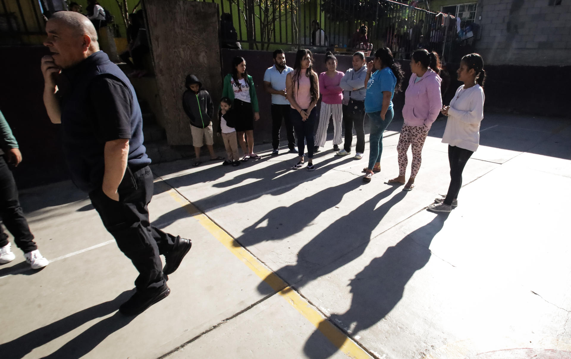 Migrantes abandonan Tijuana ante la desesperación de no cruzar de México a EEUU