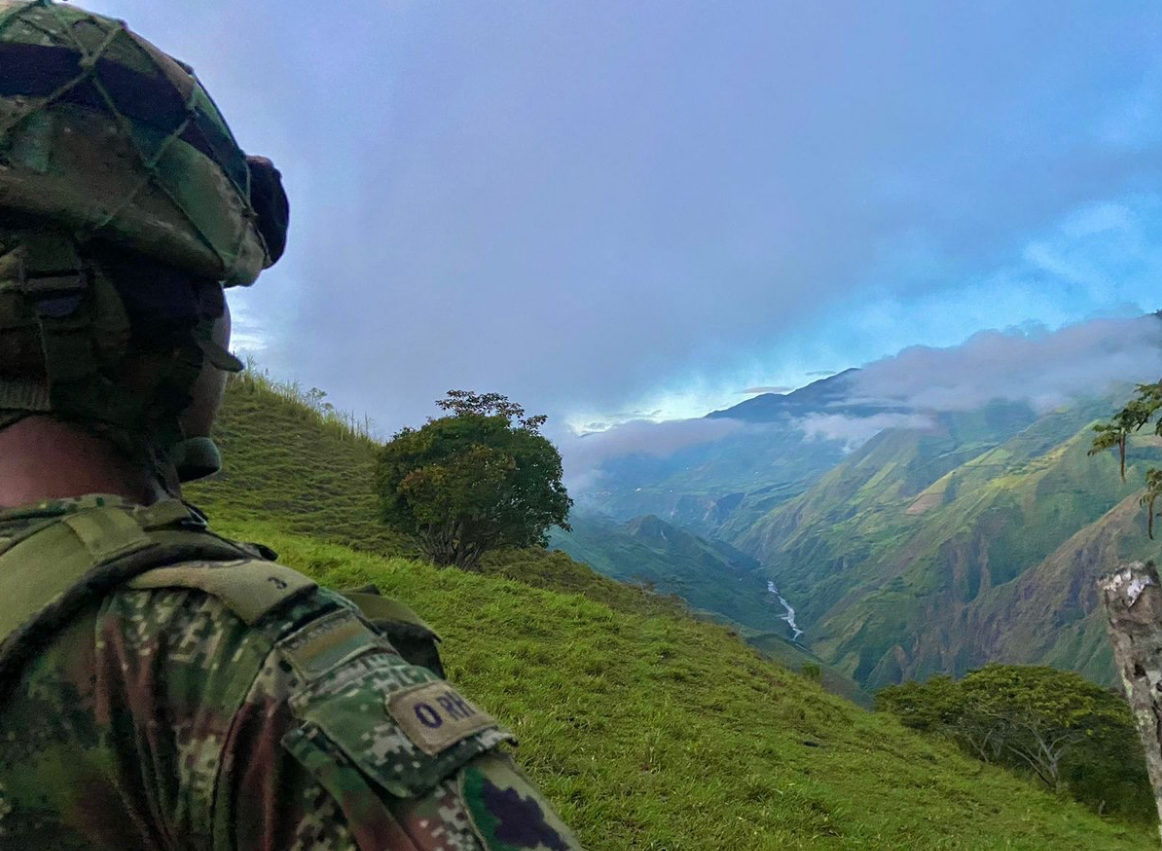 Mina antipersona hirió a soldado colombiano, a solo 30 metros de un colegio