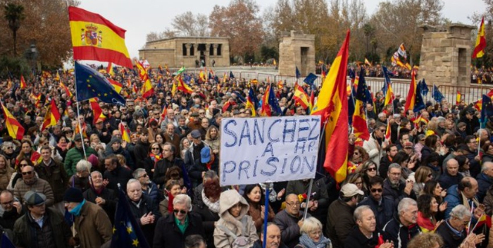 España celebra los 45 años de su Constitución en medio de una división por la ley de amnistía