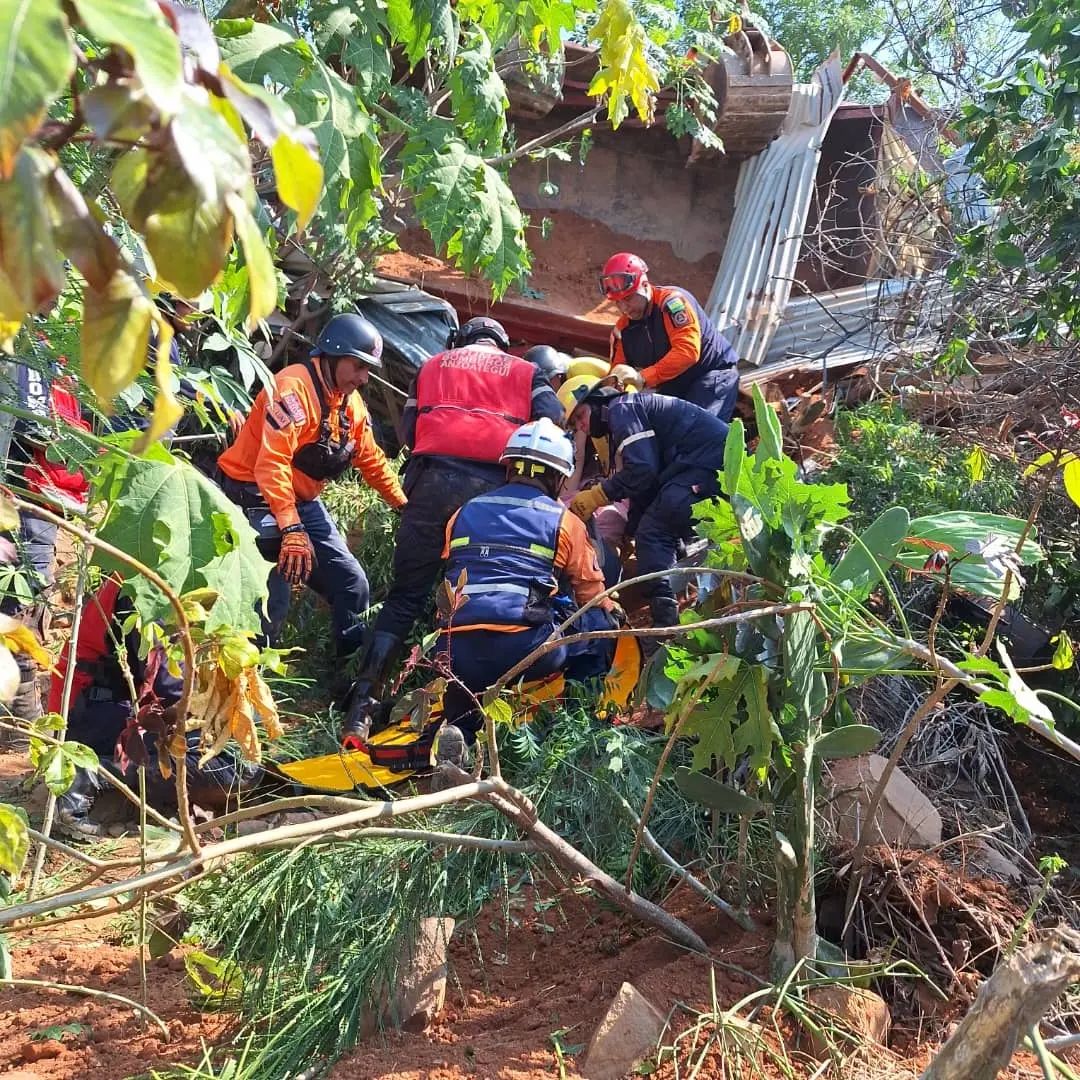 Volcamiento de camión en Puerto La Cruz dejó un muerto y dos heridos