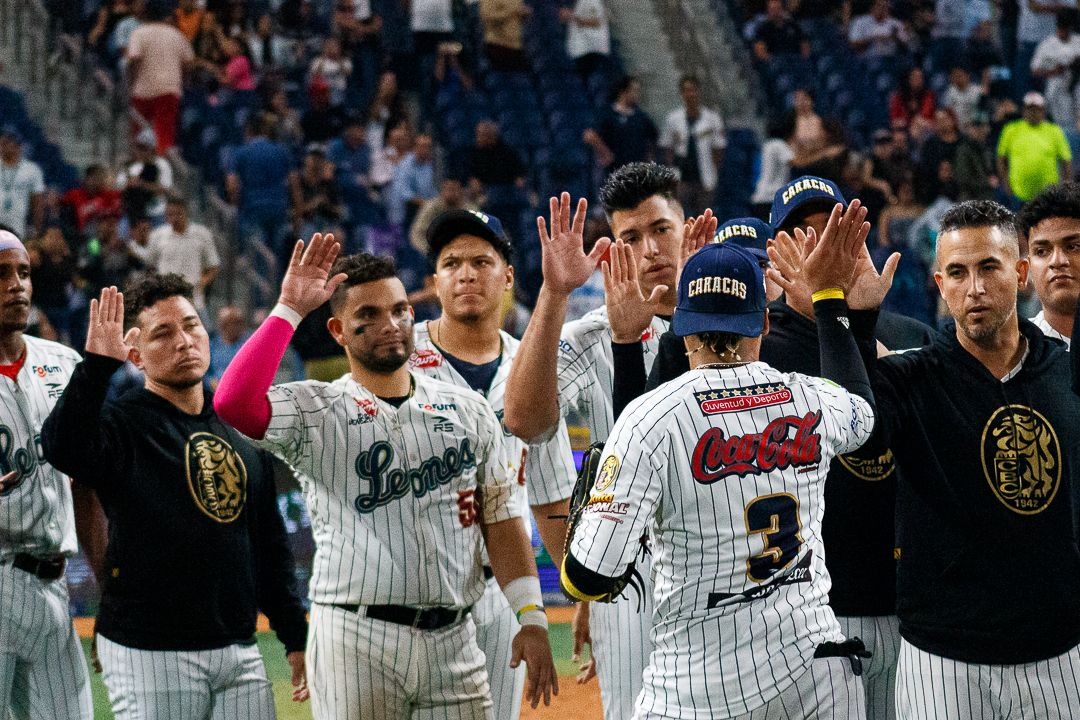 Leones atacaron temprano a los Navegantes para asegurar su pase al Round Robin