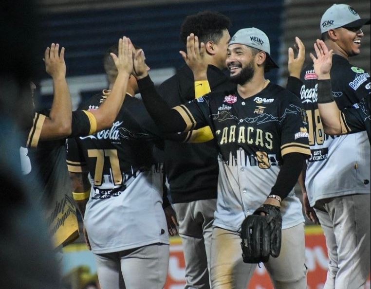 Leones se llevaron la serie particular ante Navegantes tras otra victoria en Valencia