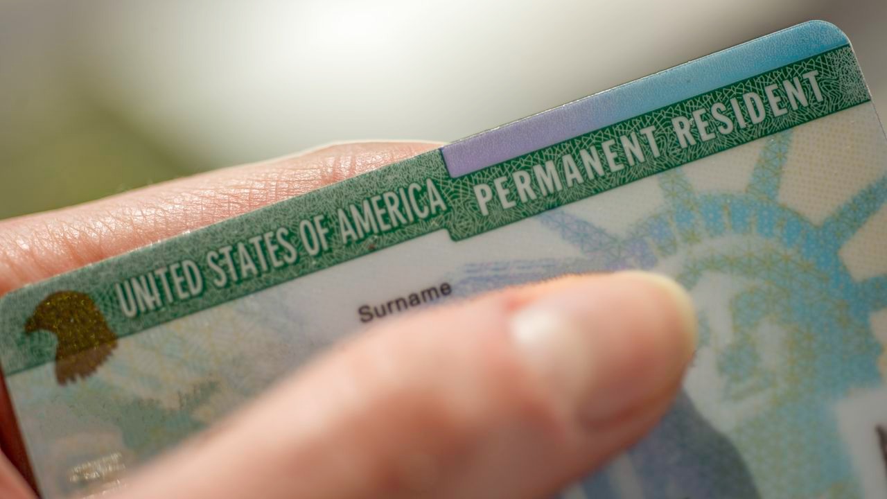 Toma nota: El precio que tendrá el trámite de la green card para 2024