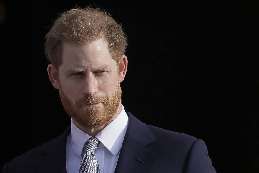 El príncipe Harry regresa a Estados Unidos tras visitar a su padre, Carlos III