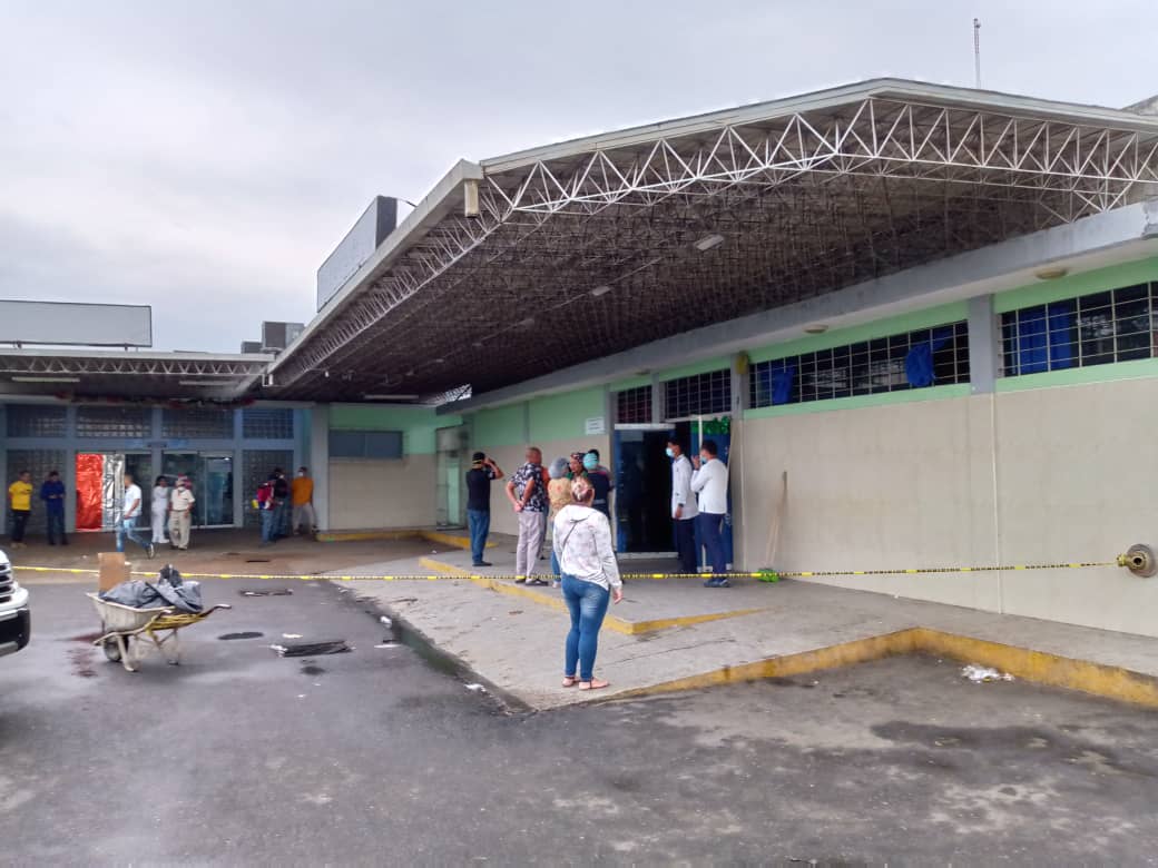 Estiman 72 horas para restablecer servicios en emergencia del Hospital Razetti de Barinas afectada por incendio