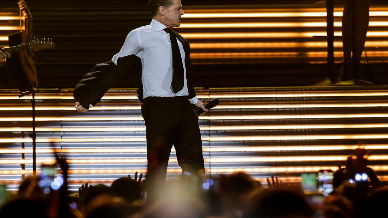 ¡Siuuu! Luis Miguel cierra concierto en México celebrando como Cristiano Ronaldo (VIDEO)