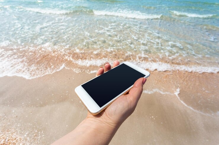 Trabajaba como conductor, halló un teléfono perdido en la playa y le cumplieron una promesa (VIDEO)