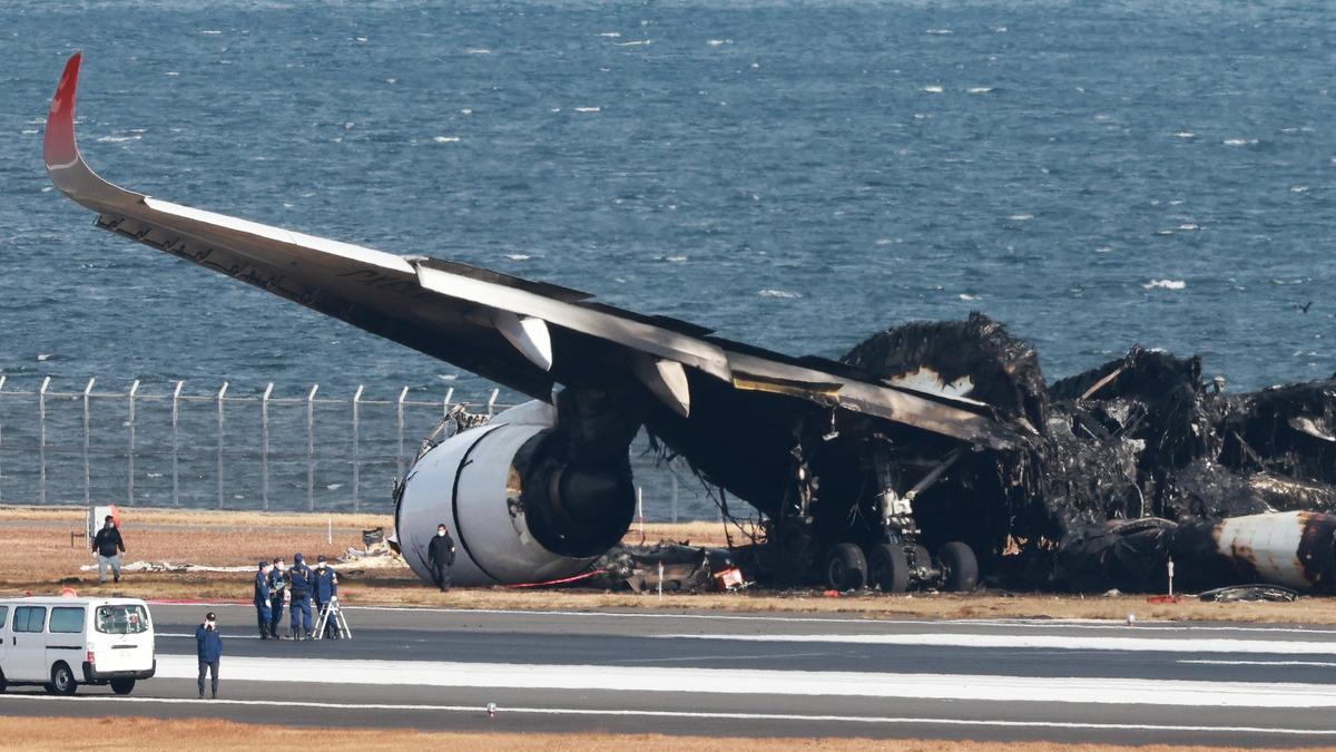 El avión de los guardacostas de Japón no tenía permiso para entrar en pista