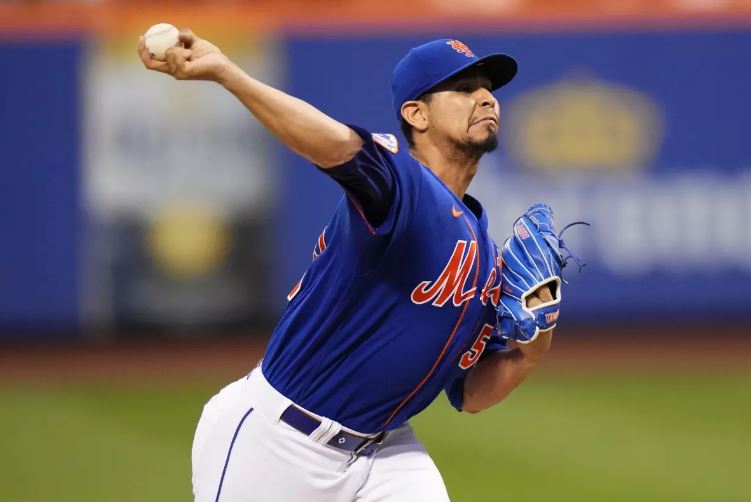 Venezolano Carlos Carrasco regresará a su primer equipo en Grandes Ligas