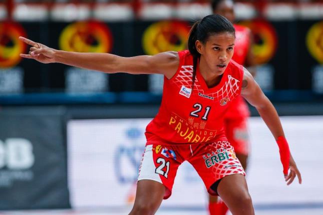 La basquetbolista venezolana Roselis Silva, intervenida del ligamento cruzado de la rodilla