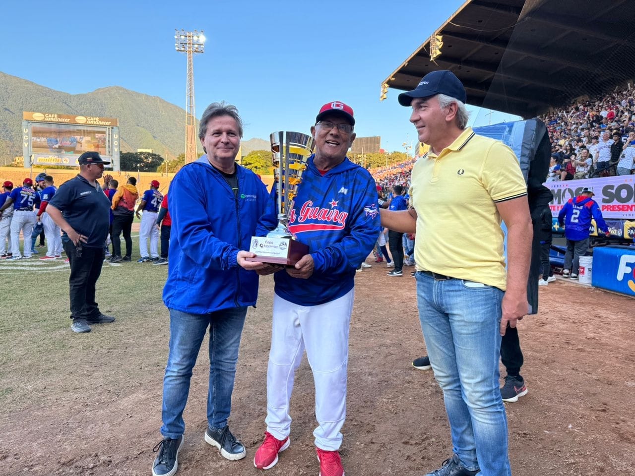 Tiburones de la Guaira, doble ganador de la Copa Bancamiga