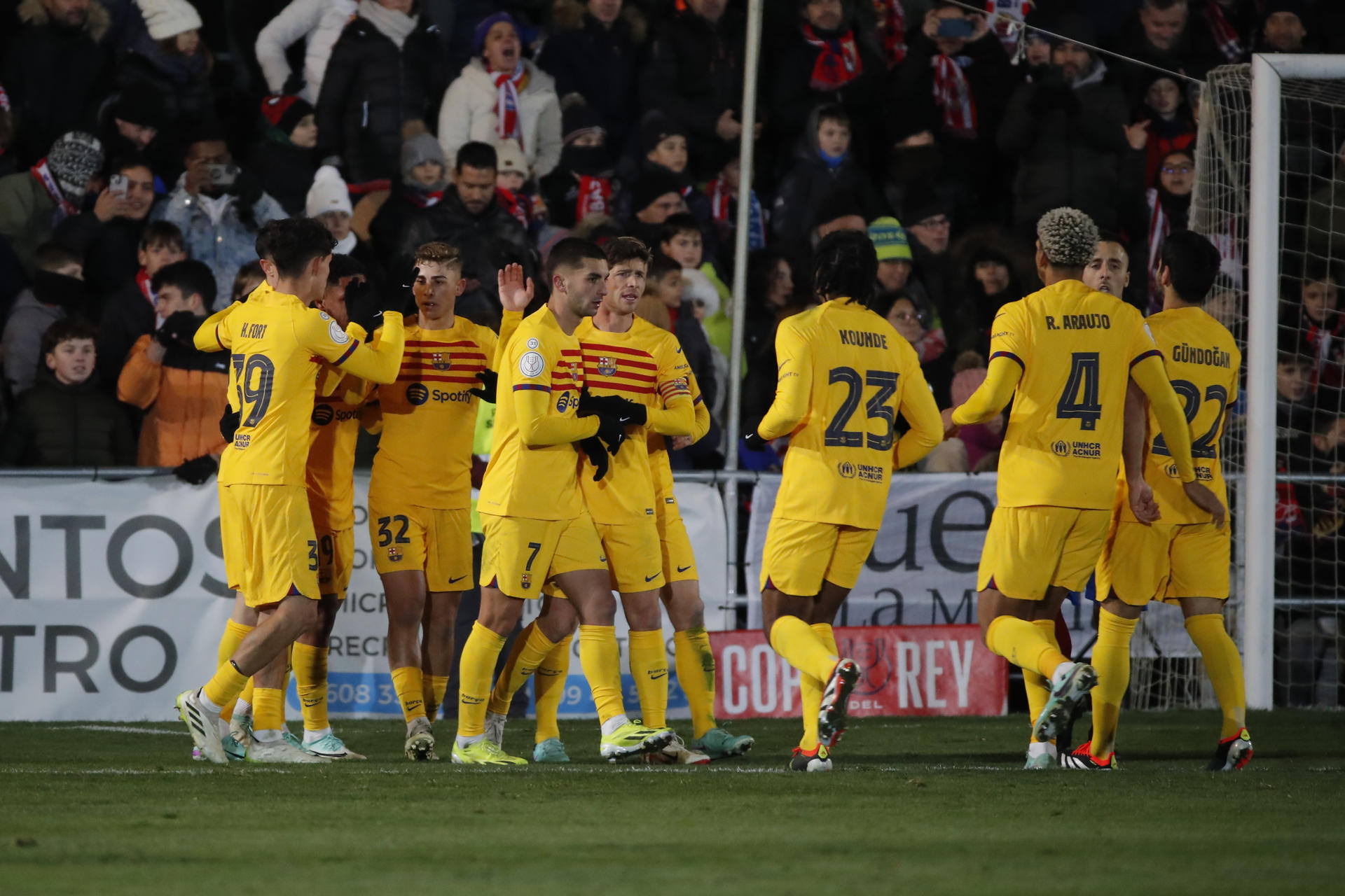 Barcelona sufrió para eliminar al Barbastro de la Copa del Rey