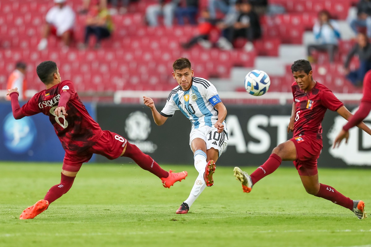 El Diablito Echeverri, la nueva perla del fútbol argentino dirá presente en el Preolímpico de Venezuela