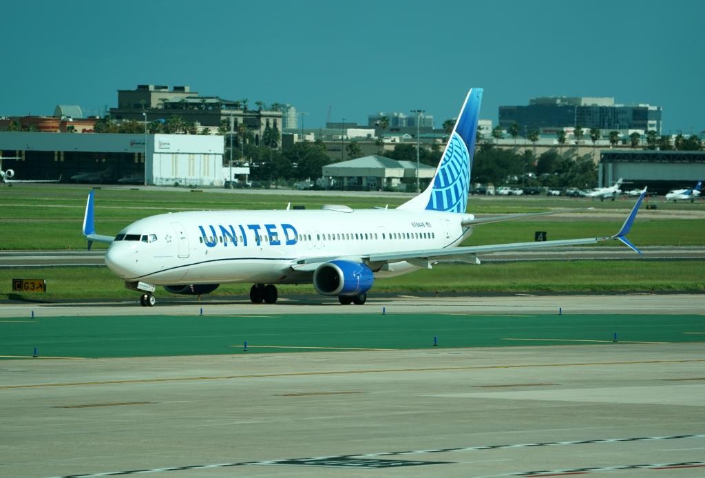 Pánico en las alturas: avión aterriza de emergencia en Florida tras encenderse una señal de puerta abierta