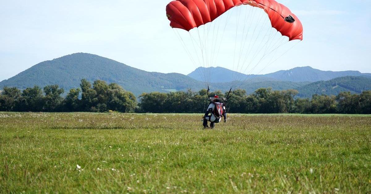 Piloto de avión falleció al estrellarse en Suiza: once paracaidistas a bordo saltaron y se salvaron