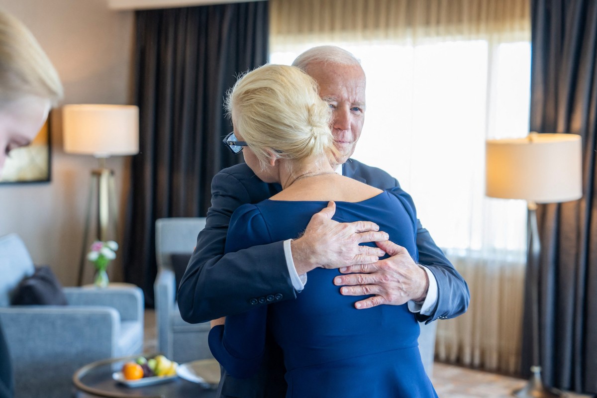 Biden se reunió en California con la viuda y con la hija de Navalni