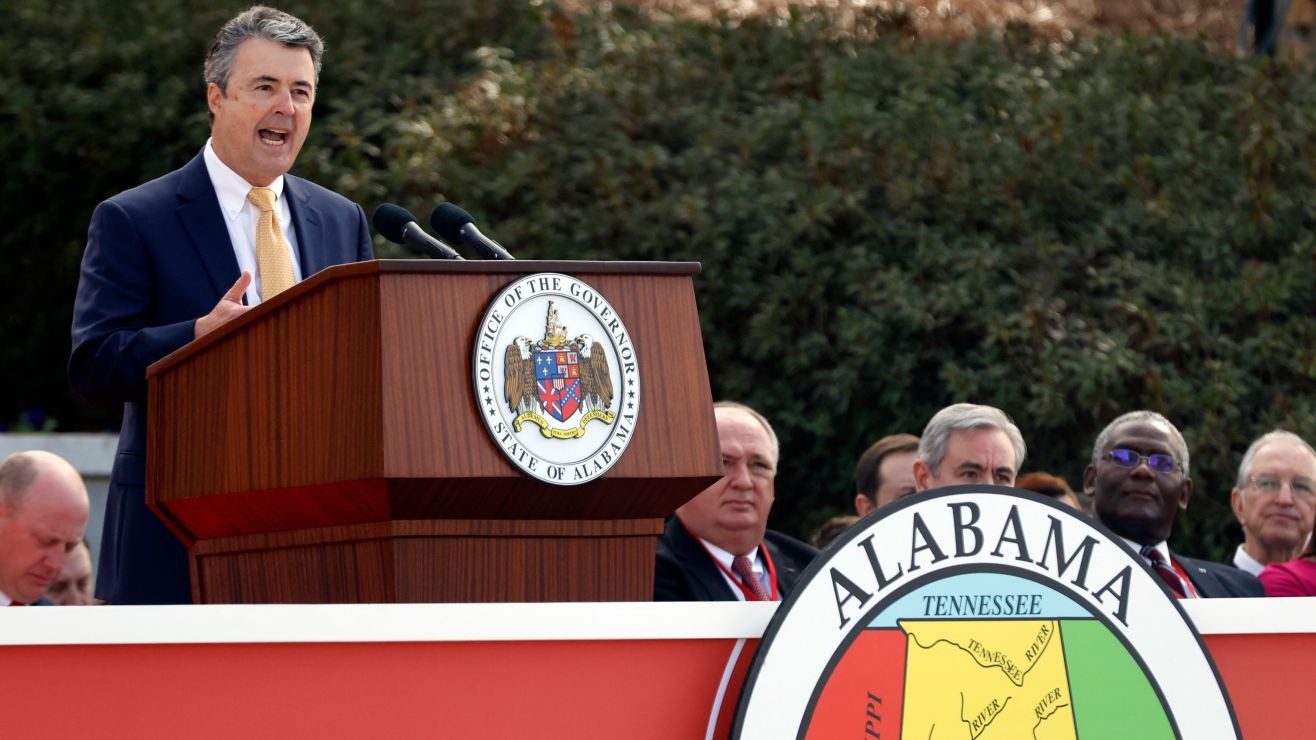 Un dispositivo explosivo detonó afuera de la oficina del fiscal general de Alabama