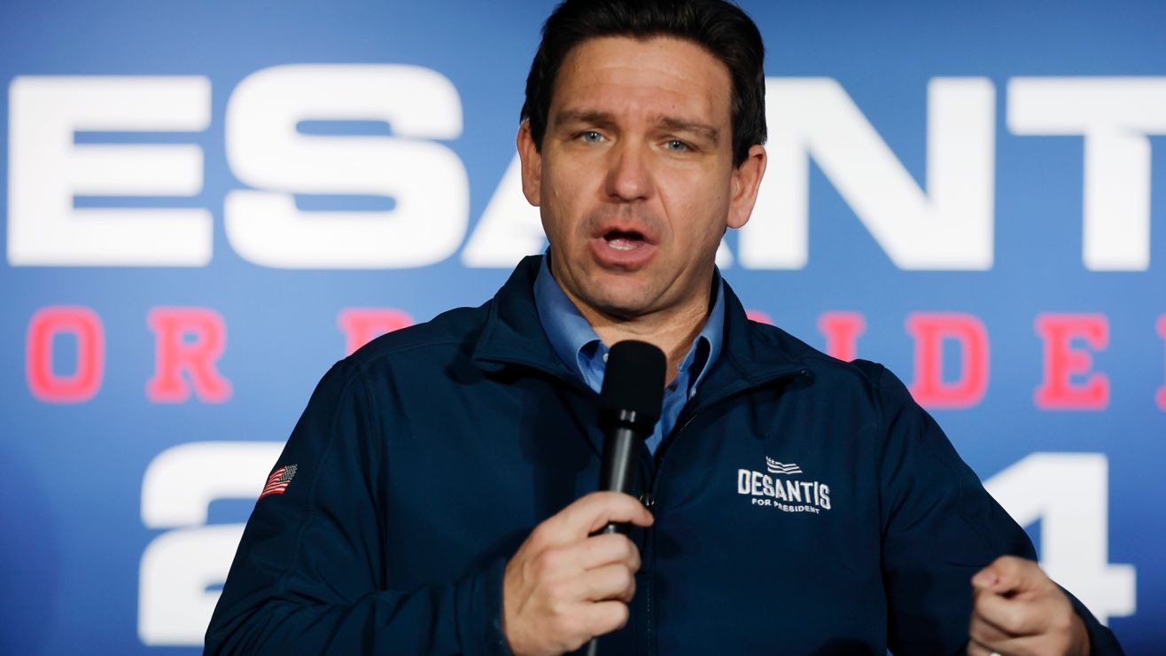 DeSantis promulgará una ley que prohíba acampar en calles, aceras y parques de Florida