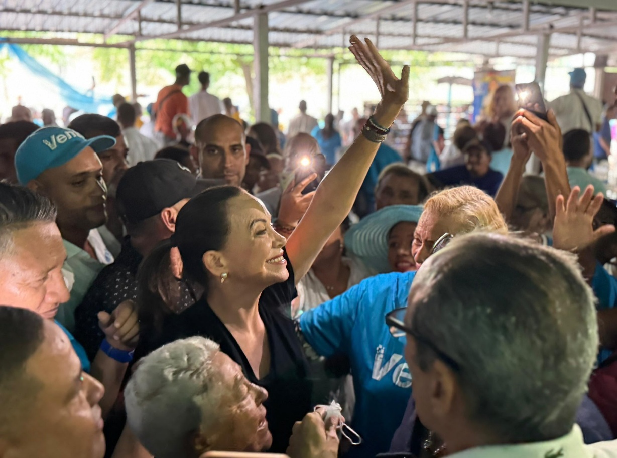 EN VIDEO: Así fue la agresión sin piedad de colectivos chavistas contra María Corina Machado