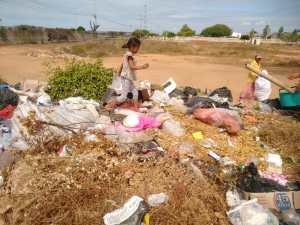 Buscar comida en los basureros: el modus vivendi que persiste en Zulia