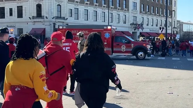 Detienen a una tercera persona vinculada a tiroteo en celebración de Chiefs que dejó un muerto y 21 heridos