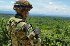 Un soldado colombiano asesina a dos de sus superiores y deja heridos a dos militares más