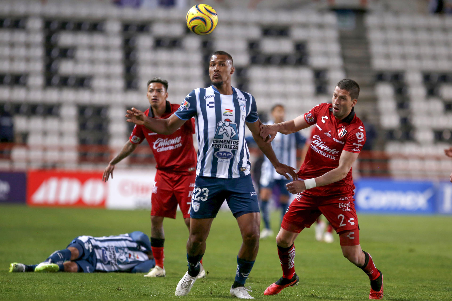 El venezolano Salomón Rondón anota dos goles y guía al Pachuca al triunfo