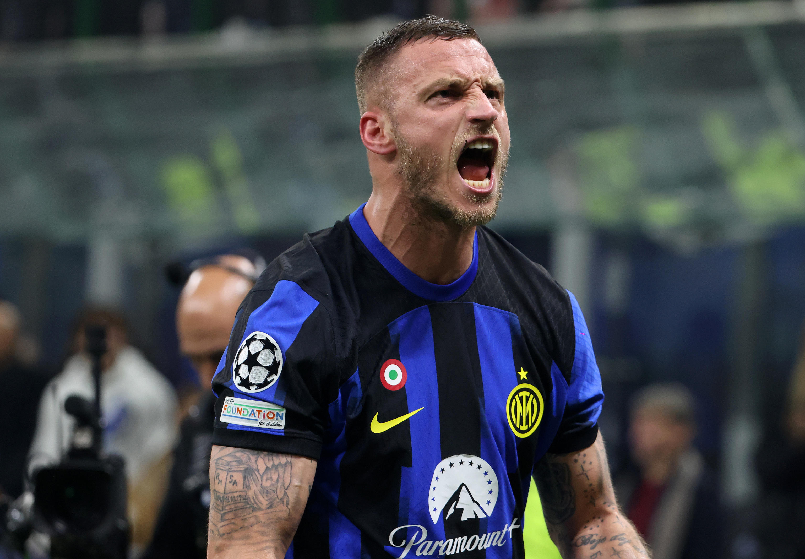 Arnautovic sacó ventaja para el Inter frente a un Atlético de Madrid sin puntería