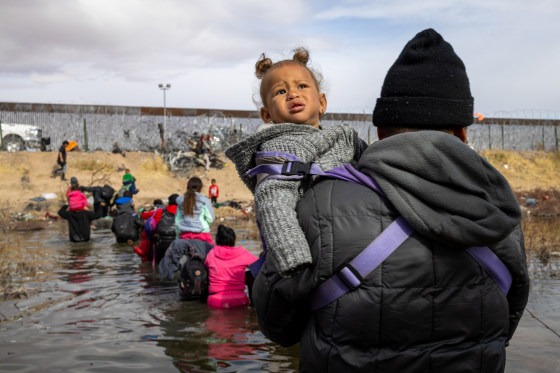 Corte Suprema mantiene el bloqueo temporal a la polémica ley migratoria en Texas