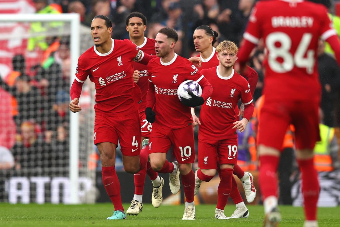 Liverpool y el Manchester City empataron tras impactante partido que dejó al Arsenal como líder 