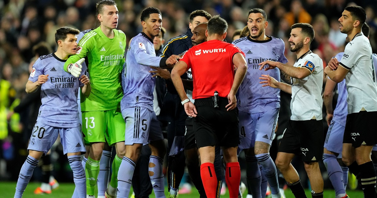 El Real Madrid, en “shock”, presentará alegaciones tras la tarjeta roja a Bellingham