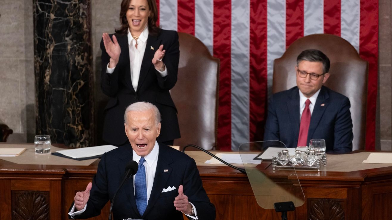 Kamala Harris aventajaría a Joe Biden en un hipotético duelo electoral contra Donald Trump