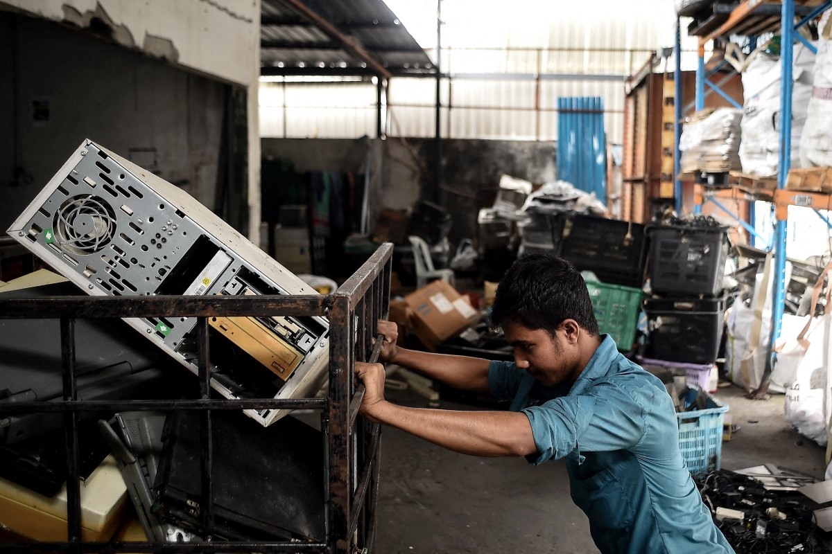 La basura electrónica crece cinco veces más rápido que el reciclaje: alcanzó un récord de 62 millones de toneladas