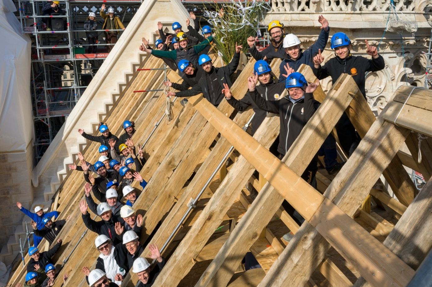 Finalizó restauración de estructura de madera en la nave de Notre Dame de París