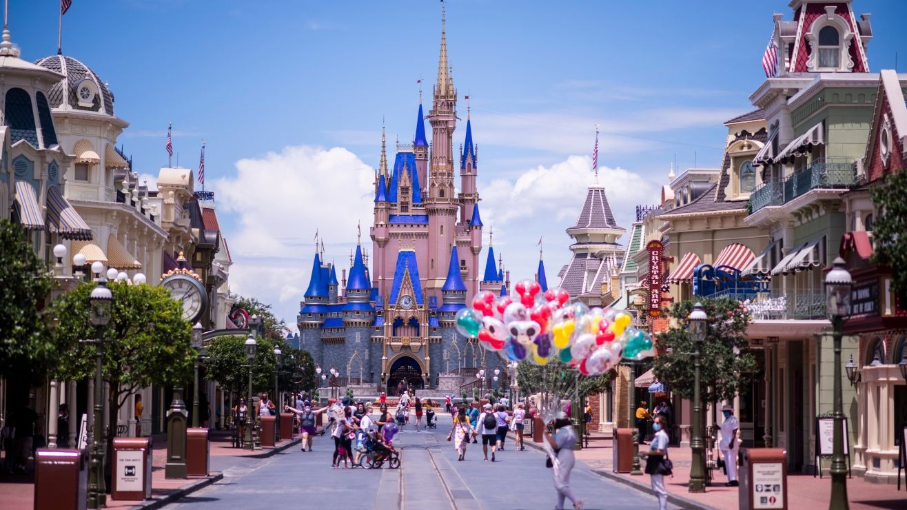 Demandó a Disney World tras la muerte de su esposa por comer en uno de sus restaurantes