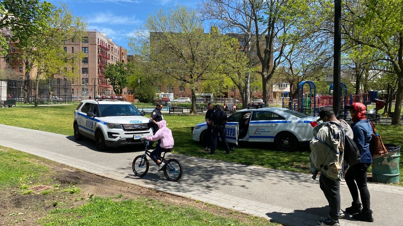 ¿Rápido y furioso? Acuchilló a tres personas un mismo día en calle de Nueva York… iba en silla de ruedas