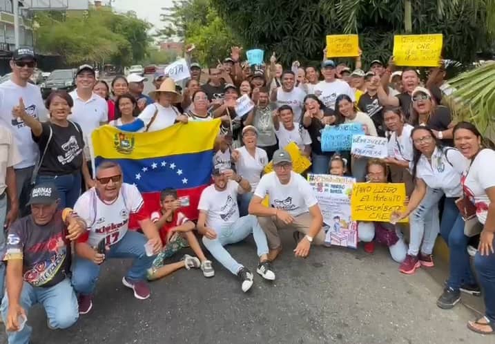 Adecos de Barinas se fueron a la calle para motivar la inscripción en el Registro Electoral