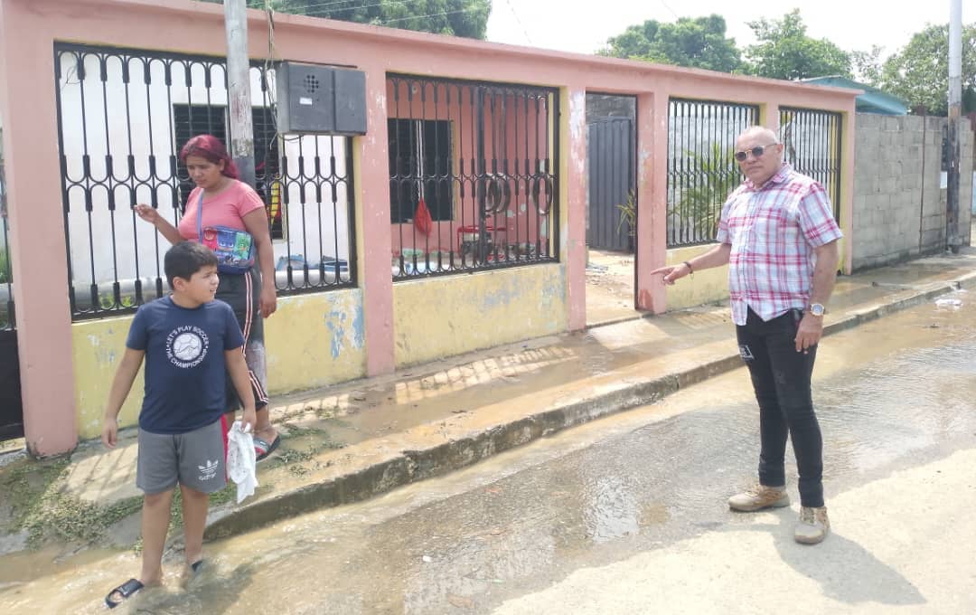 Rotura de tubo matriz tiene sin agua a media Barinas desde hace dos días