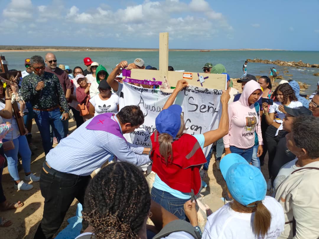 Viacrucis revivió la desaparición de balseros falconianos