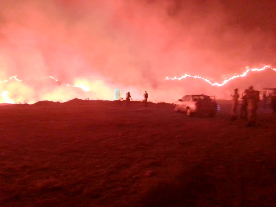 Al menos siete bomberos heridos durante voraz incendio en el Henri Pittier (IMÁGENES)