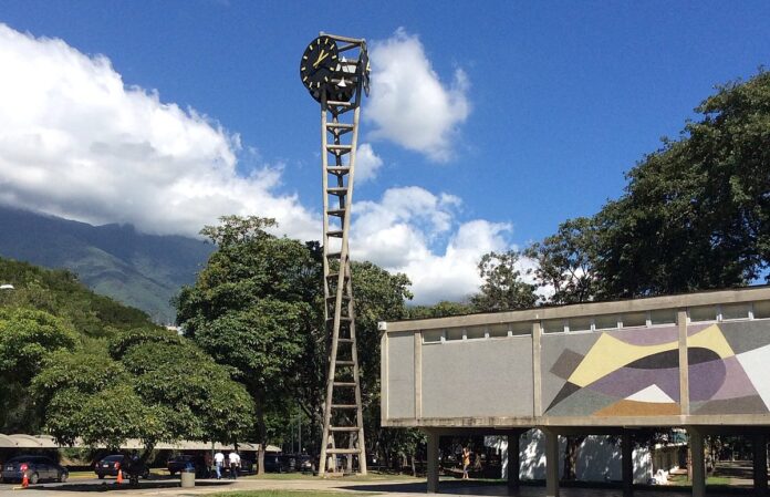 La cantidad de estudiantes en la UCV ha disminuido en 40%, advierte Amalio Belmonte