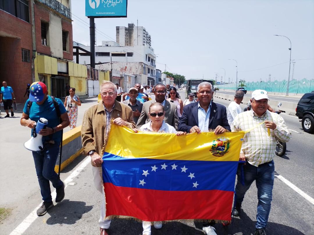 EN IMÁGENES: varguenses conmemoraron los 238 años del natalicio de José María Vargas este #10Mar