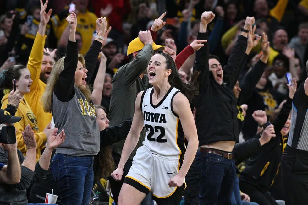 El efecto Caitlin Clark revoluciona el baloncesto universitario en Estados Unidos