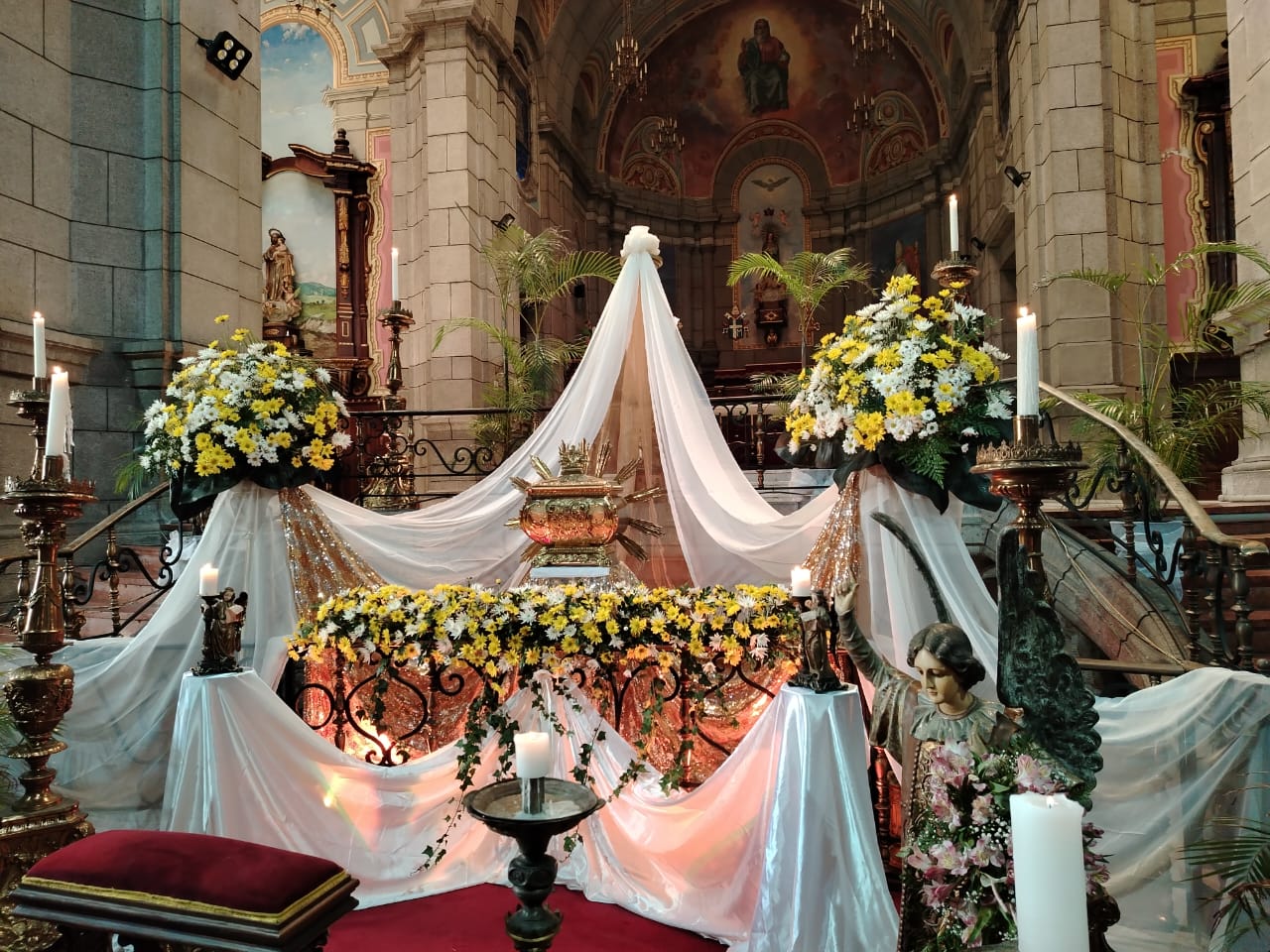 Merideños cumplen con la tradicional visita a los siete templos durante el Viernes Santo