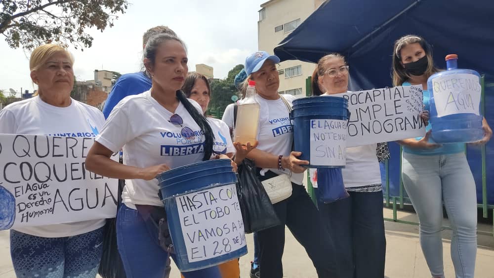 Caraqueños protestaron frente a sede de Hidrocapital para exigir suministro de agua constante