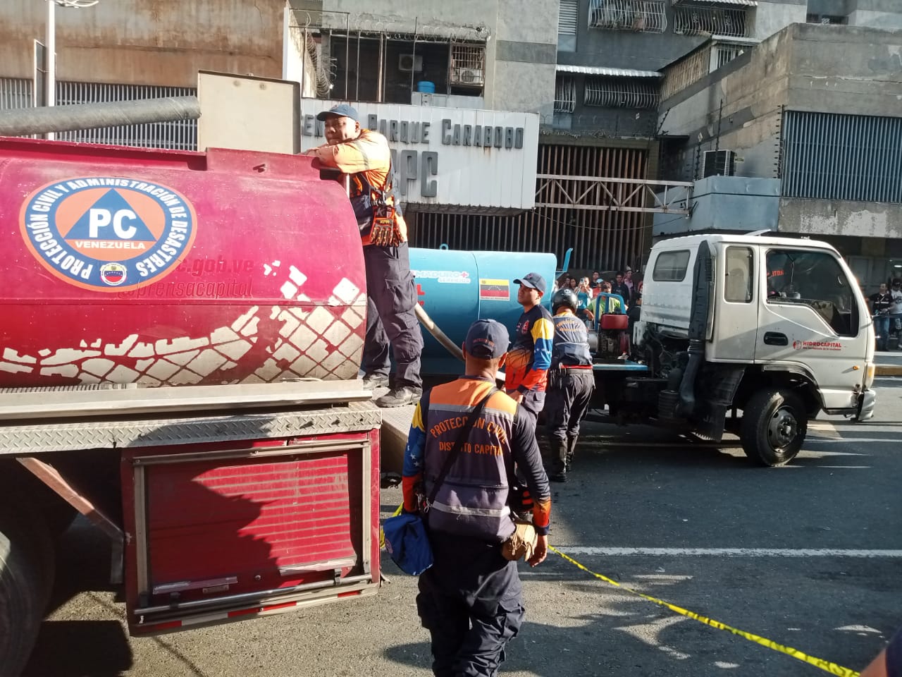 Bomberos controlaron incendio en apartamento de La Candelaria: evacuaron a 60 personas (Fotos)