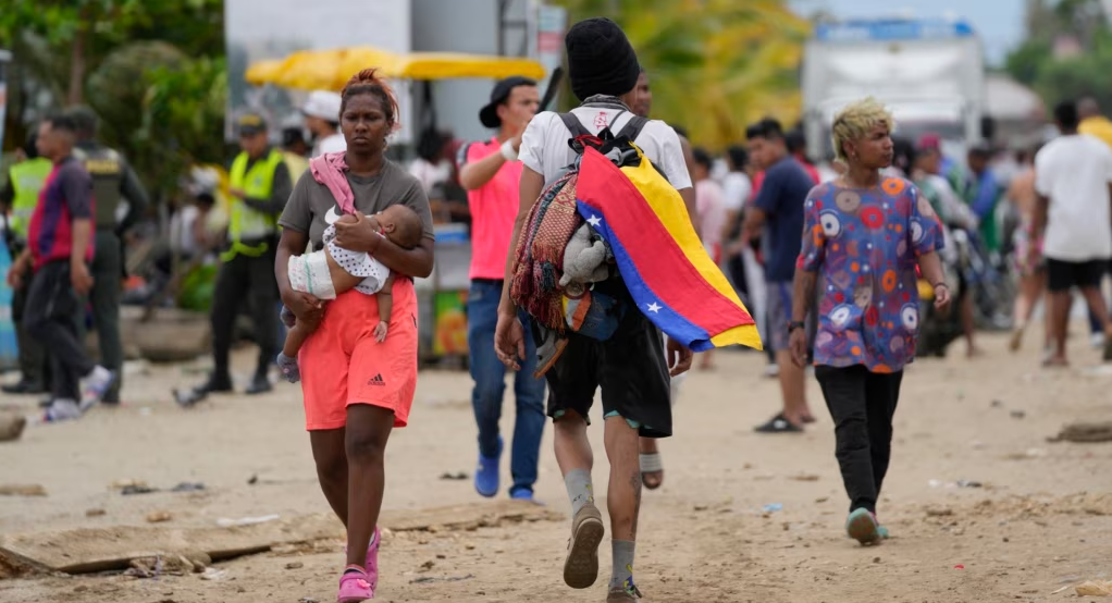 ¿Cómo funcionan los centros de procesamiento para migrantes en Colombia, Costa Rica, Ecuador y Guatemala?