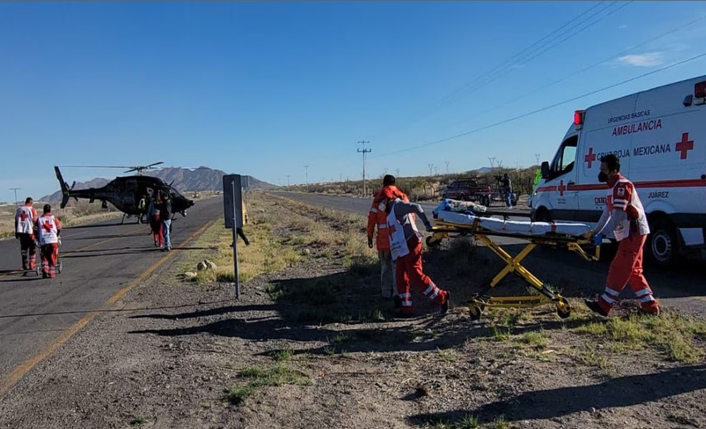 Rescatan a migrantes venezolanos deshidratados tras perderse en el desierto mexicano