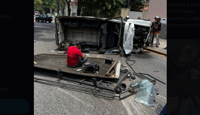 Imágenes: transporte con estudiantes de bachillerato se volcó en Altamira