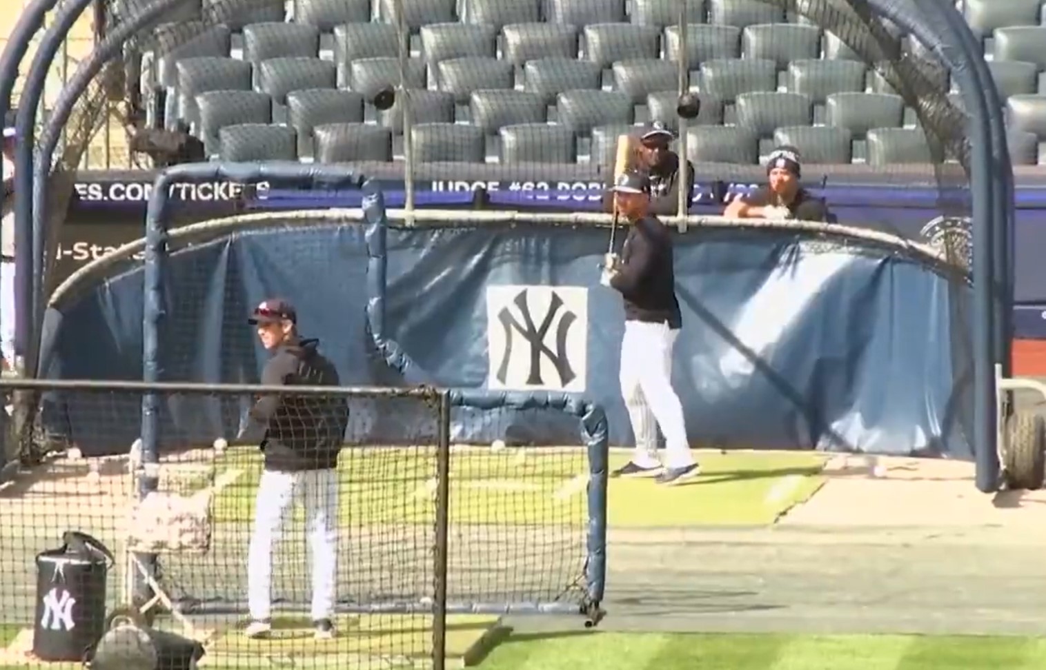 El beisbolista venezolano Gleyber Torres practicaba su bateo durante el fuerte temblor en Nueva York (Video)